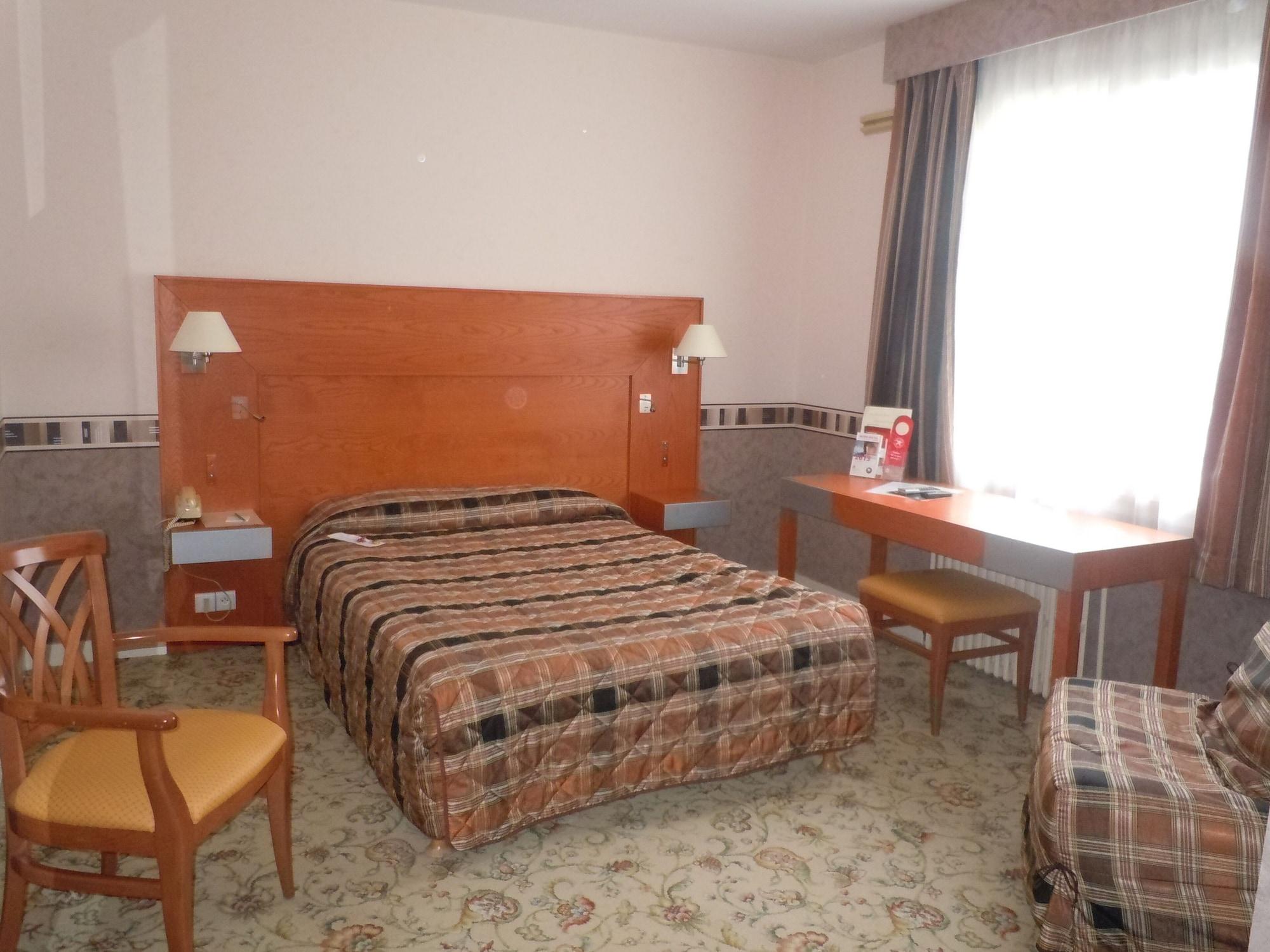 Hotel The Originals City, Le Bellevue, Montrichard